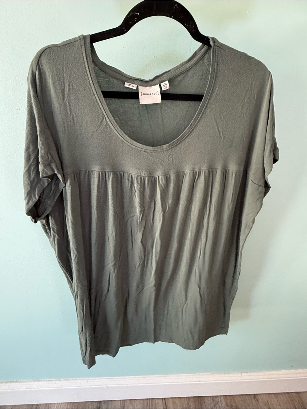 Junarose Women's Olive Scoop Neck Short Sleeve Top Size Small